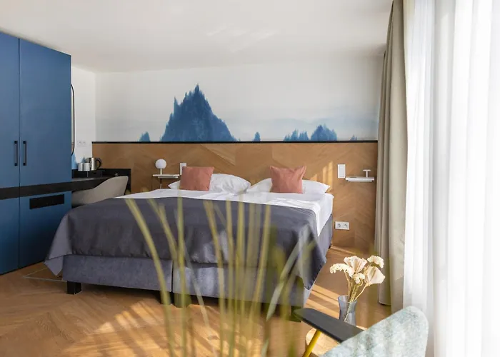 Marina Hotel na wodzie 2*