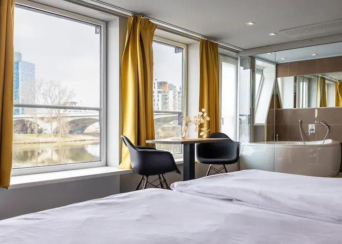 Marina Hotel na wodzie Praga