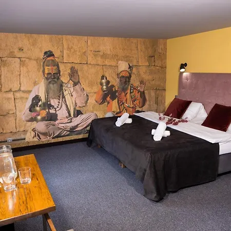 Hotel na wodzie Marina 2*