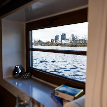 Marina Hotel en barco 2*